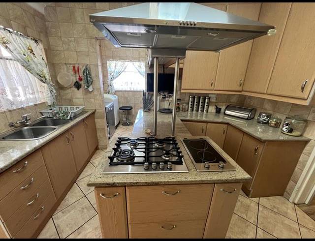 4 BEDROOM HOUSE FOR SALE IN GREENHILLS